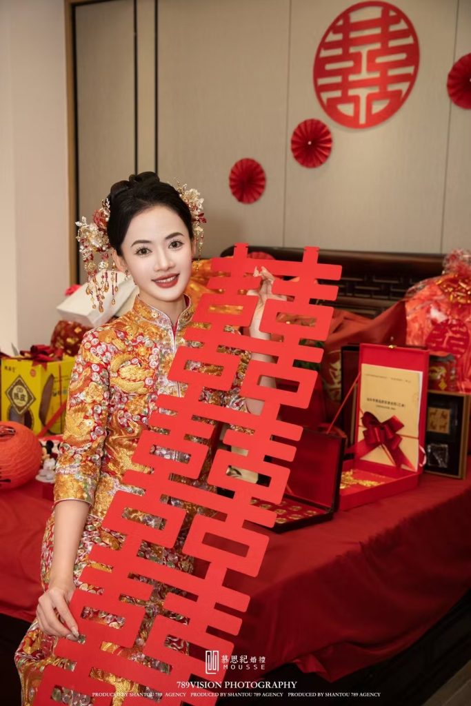 龙凤褂,褂皇,褂后,小褂皇,中式嫁衣,手工刺绣,备婚攻略,广州喜悦龙凤褂  