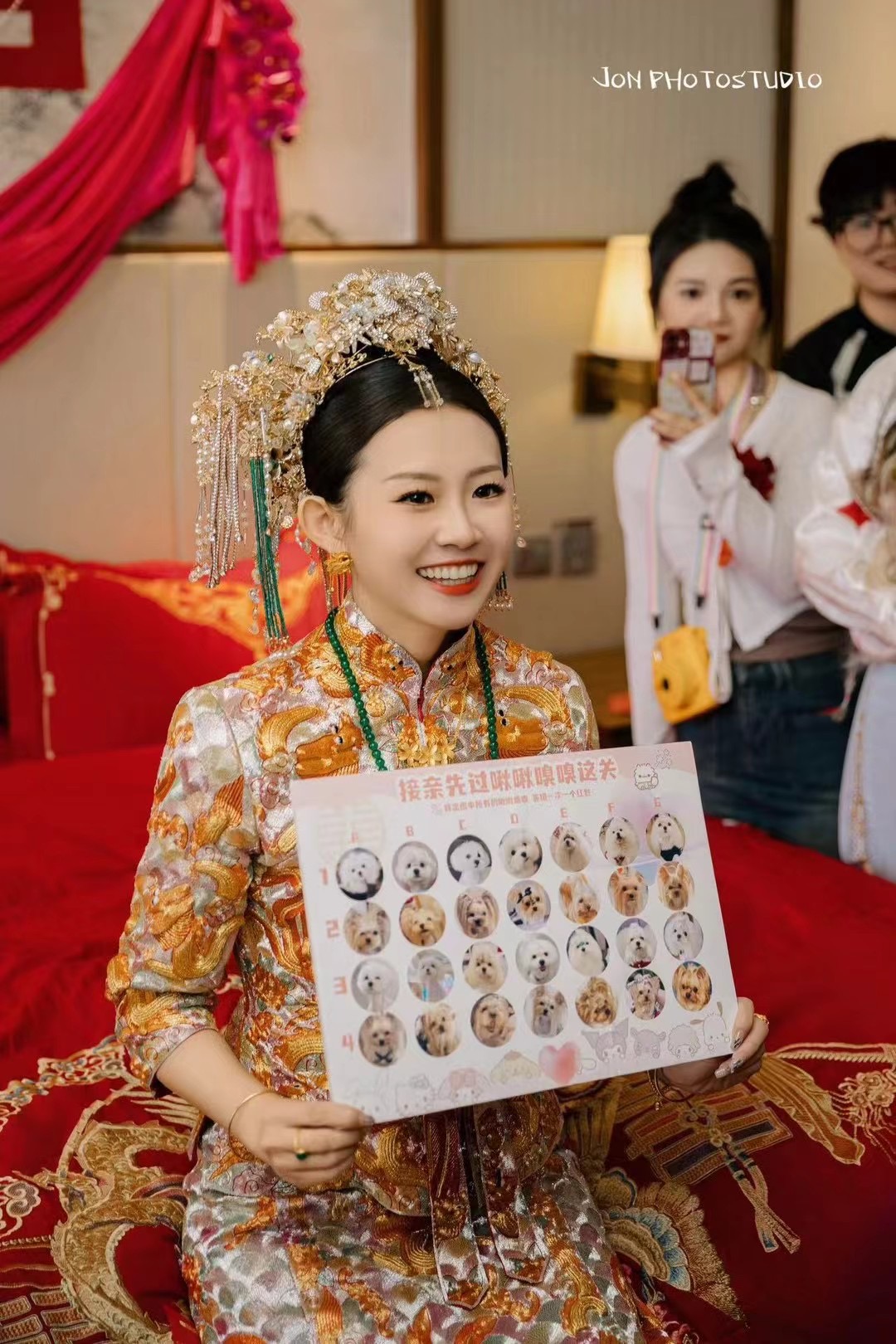 明星同款金银线龙凤褂 – 中式婚服高定首选品牌”