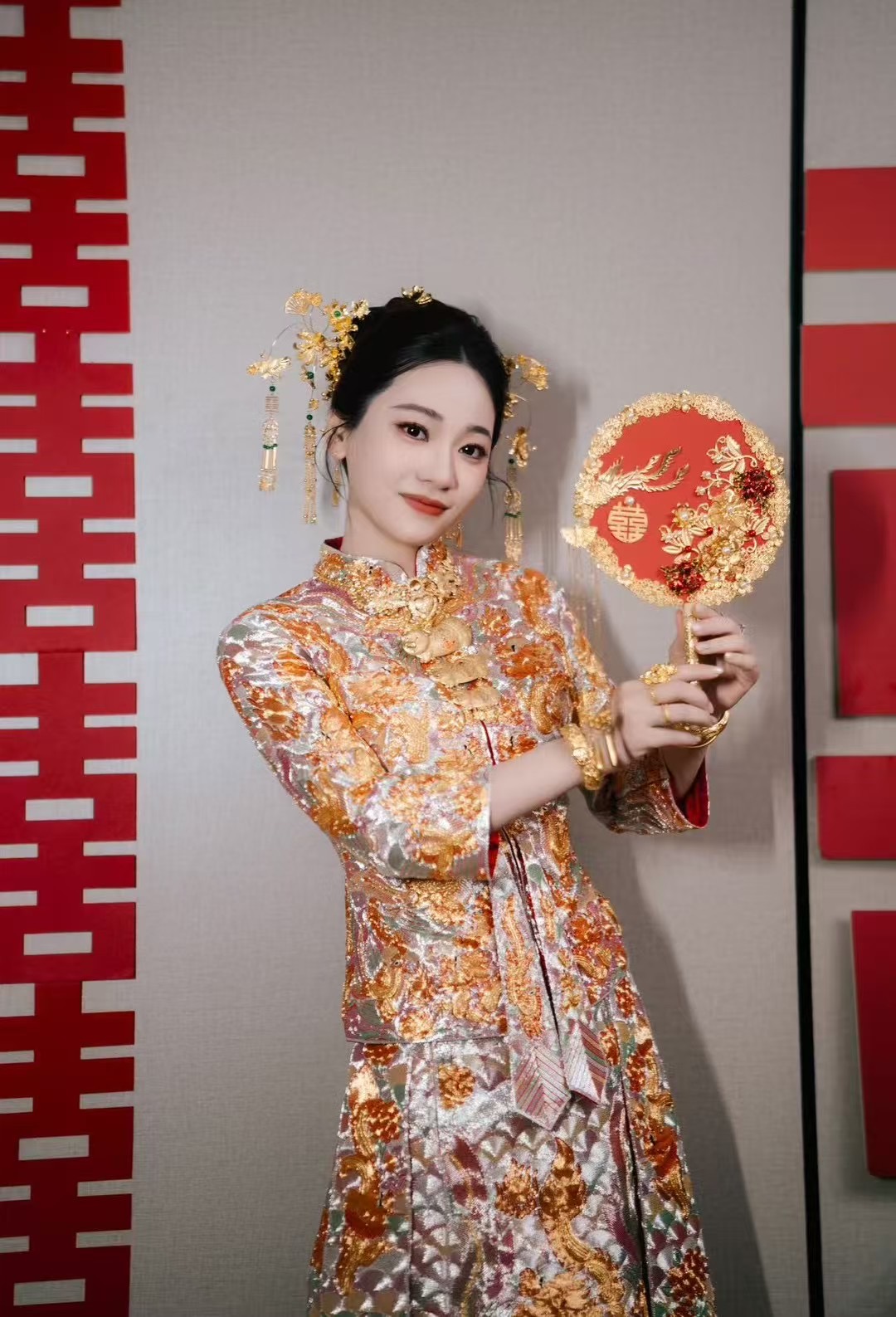 龙凤褂的文化象征：龙凤呈祥的婚嫁传统