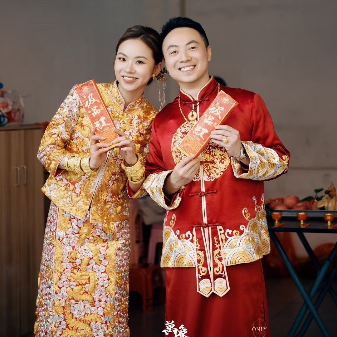 龙凤褂 vs. 秀禾服：中式婚礼礼服怎么选？