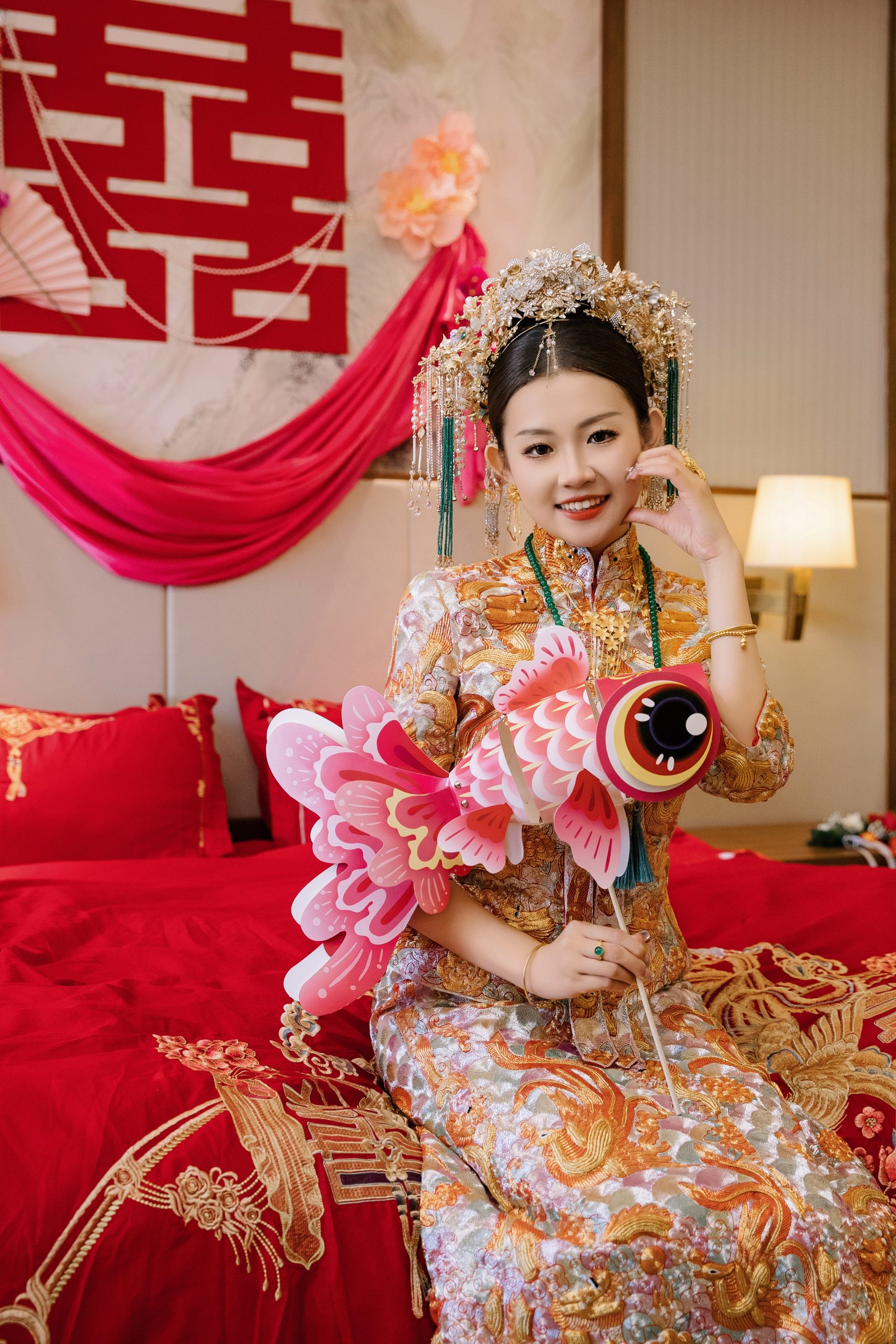 褂后金色密度80% 手工盘金绣中式婚礼出门服